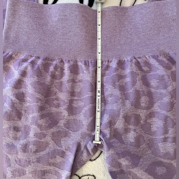 Lilac Leopard Seamless Leggings, size L - Picture 6 of 10